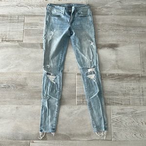 American Eagle light wash ripped skinny jeans size 2 x-long